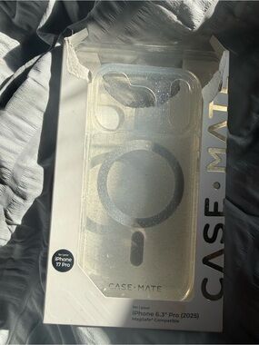 case-mate Clear Glitter MagSafe Case - Clear/Sparkle